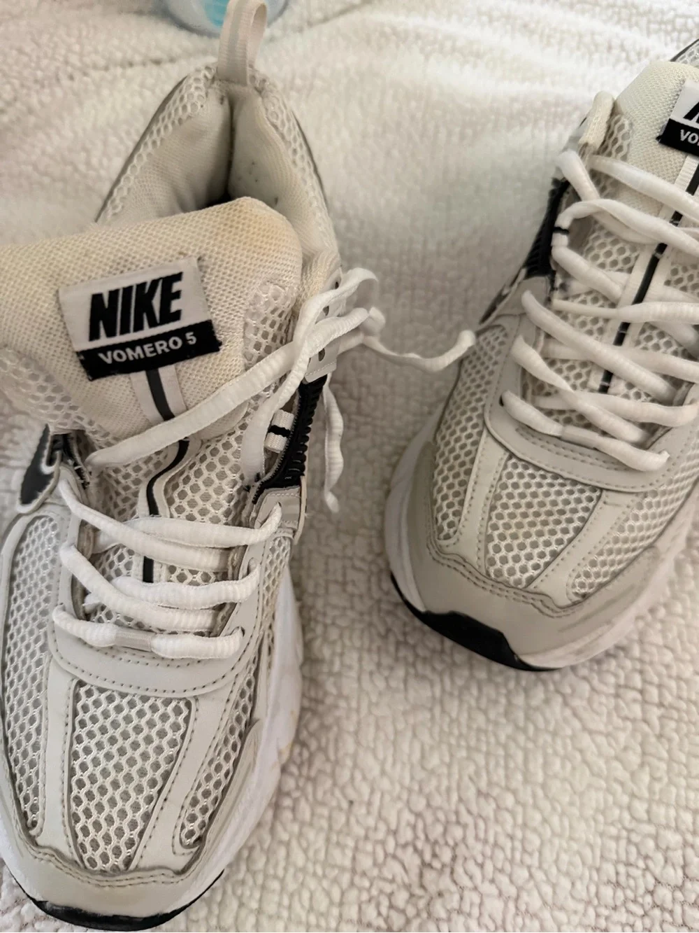 USED Nike Vomero 5’s